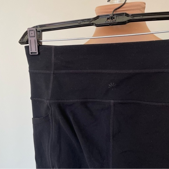 Athleta Black Niyama 7/8 Length Laser Cut Side Pockets Leggings 353777 EUC S - Picture 8 of 12